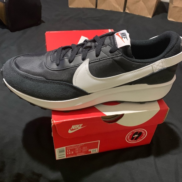 MENS NIKE SNEAKERS - Picture 10 of 11